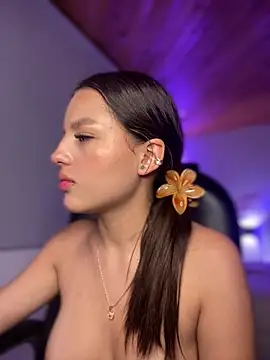 Sofia18_pinkk live sex cam