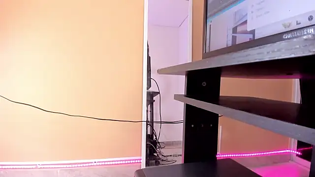 Kim_Baker1's cam snapshot