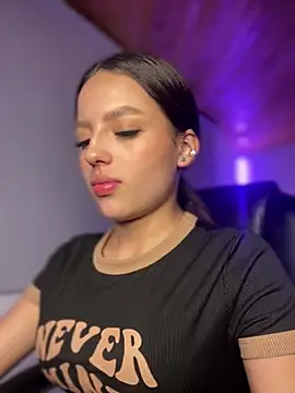 Sofia18_pinkk's cam snapshot