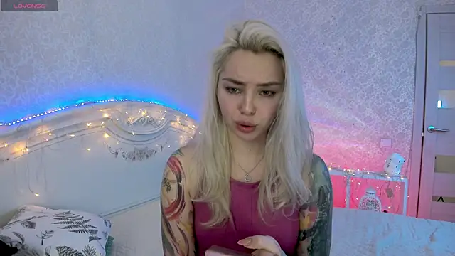 LillyMoure_'s cam snapshot