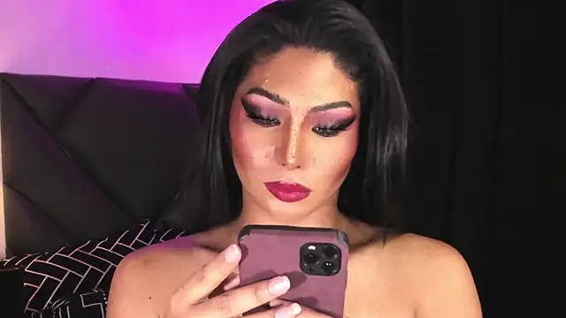 MaxxineMorenaTs live sex cam