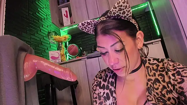 LaureenHills's cam snapshot