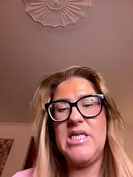 Charleigh_xx's cam snapshot