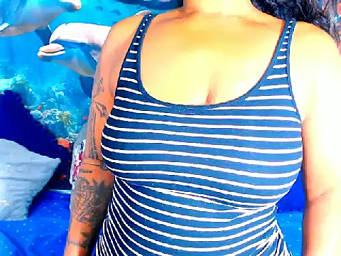 Cherrybootyjoy live sex cam