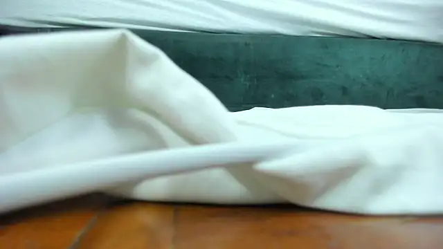 EmilyHanks_ live sex cam