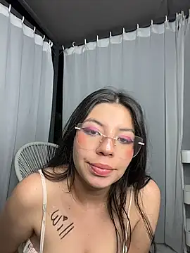 ShyDesireXXX's cam snapshot