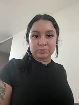 Pretty_Isadora live sex cam