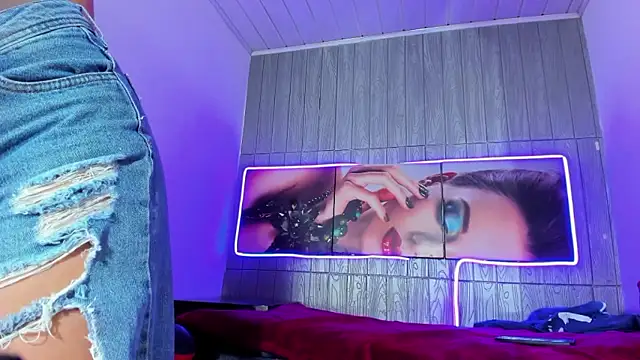 Raven_Rouge_'s cam snapshot