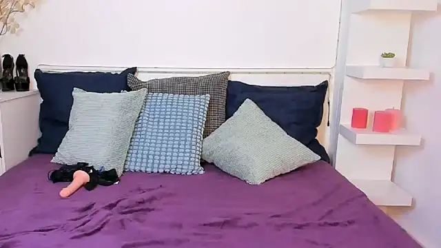 KristalWilder live sex cam