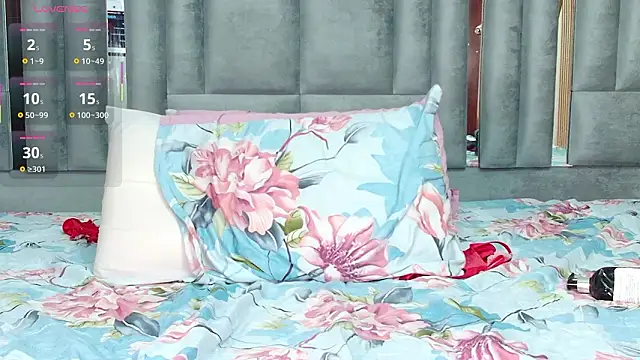 CheatingNeighborr's cam snapshot