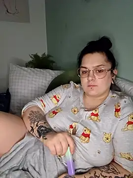 Saucy-Serenity live sex cam