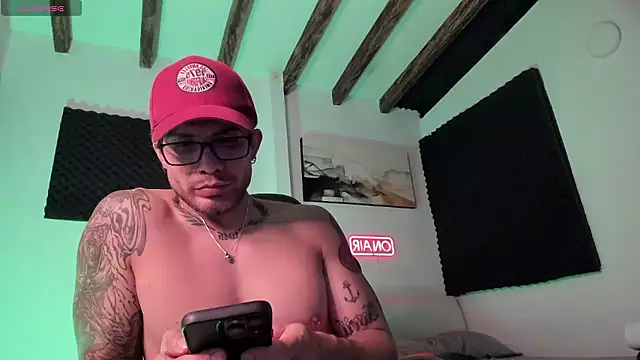 LucianSinclair live sex cam