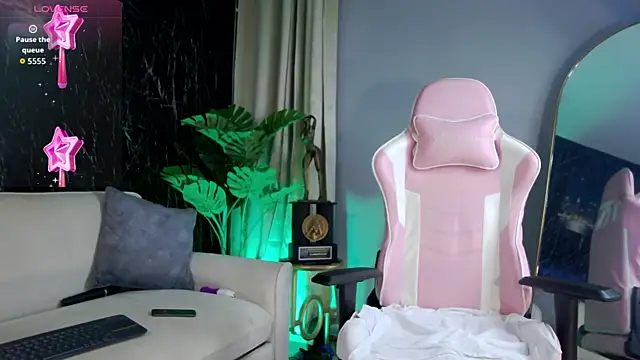 Emily_Foxx01's cam snapshot