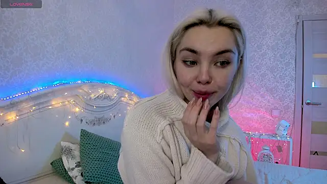 LillyMoure_'s cam snapshot