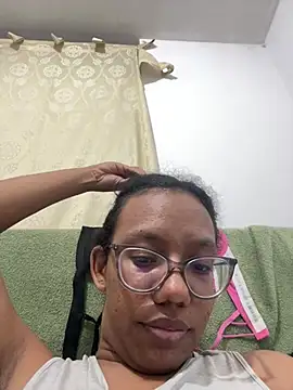 Curly_lily live sex cam