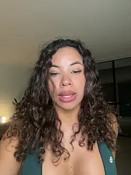 Brunettexio live sex cam