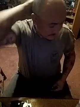 Cutieguyspanks live sex cam