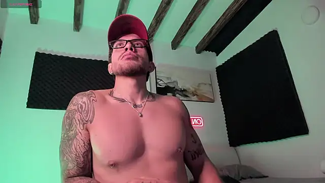 LucianSinclair live sex cam