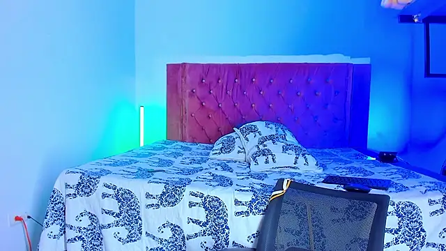 Bigcock_Latin21's cam snapshot