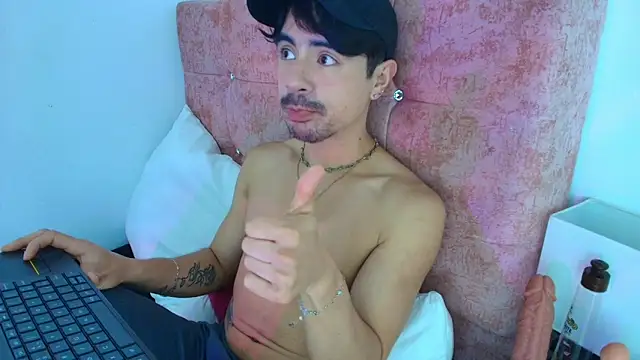 Ethan_Briggs's cam snapshot