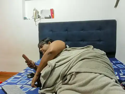 SusanaEshwar's cam snapshot