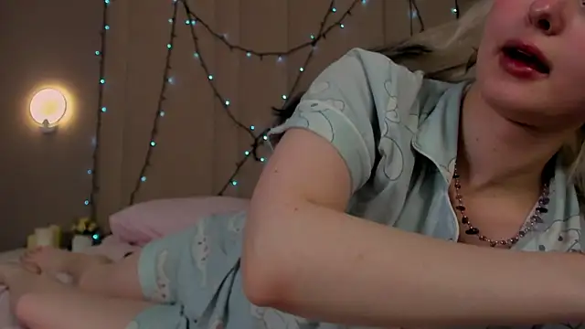 AdeleSilvy's cam snapshot