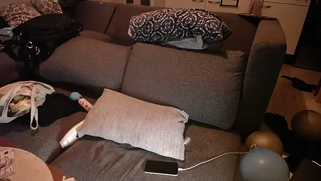 P4RtYBOII92 live sex cam