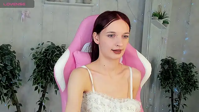 Alicia_Adammss's cam snapshot