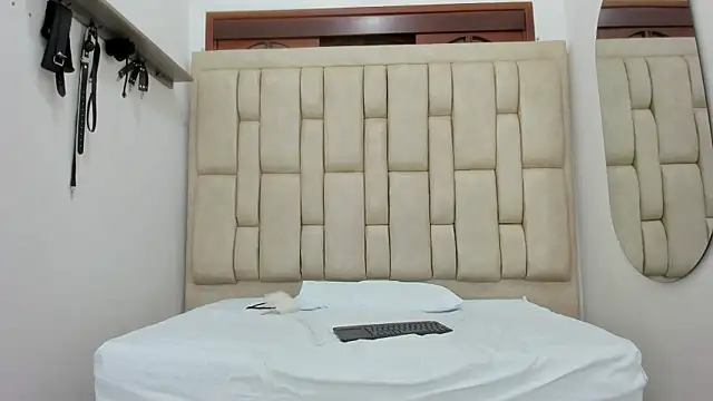 ZafiroAndFlynn live sex cam