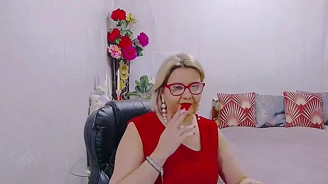 LucilleFenlys live sex cam