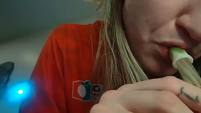 lavender_spits's cam snapshot