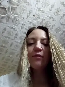 KattyLuuu's cam snapshot