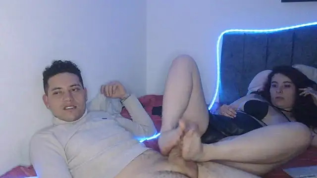 GaneshandBaby's cam snapshot