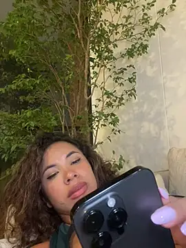 Brunettexio's cam snapshot