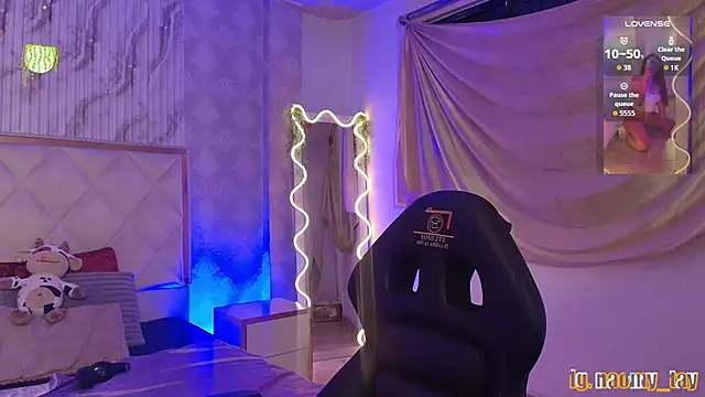 Naomy_tay1 live sex cam