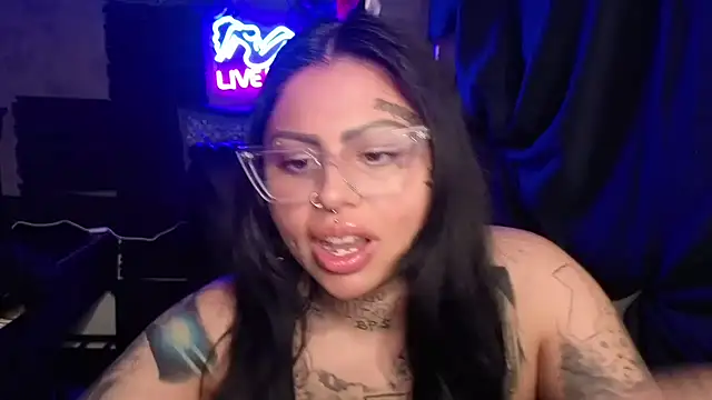 chicanachic13 live sex cam