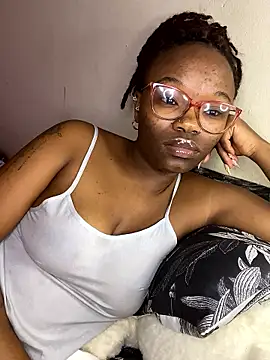 YummyMelanin117's cam snapshot