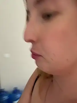 Nura_n_Sarah live sex cam