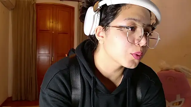 SelenaBlumX live sex cam