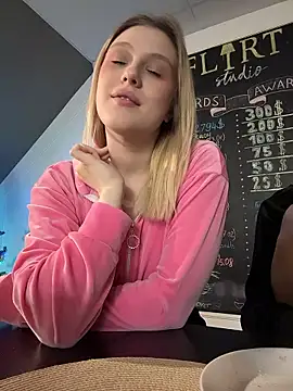 CaitlinSugar live sex cam