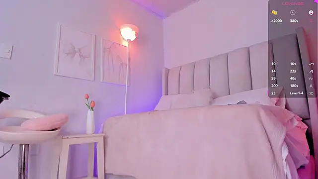 your_alina18's cam snapshot