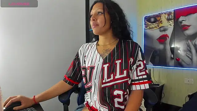 ashley-17's cam snapshot