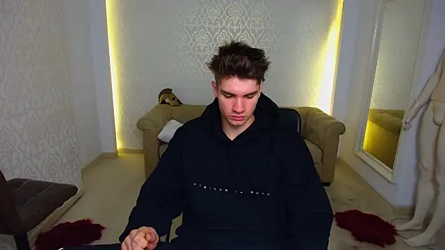 MaxKaiden live sex cam