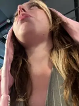 LoraaDoll live sex cam