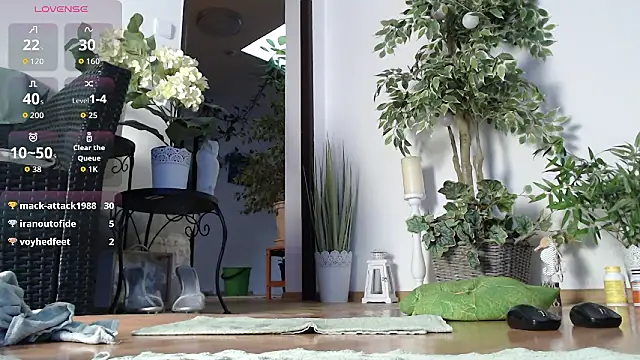 Squirtmania live sex cam