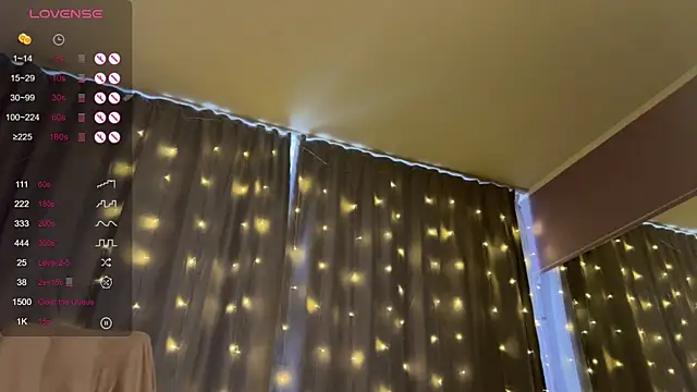 XtraHotX live sex cam