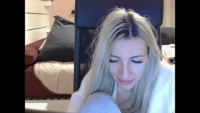 BarbieBlondieGirl live sex cam
