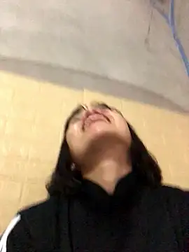 Sarahkiu live sex cam