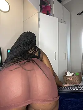 Bustygoddess32 live sex cam