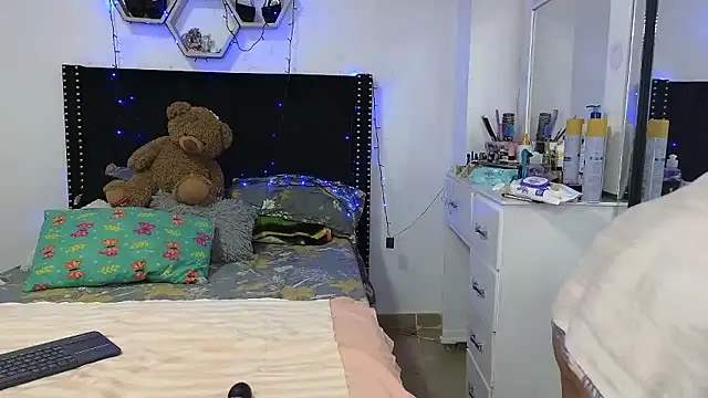 charlotte_077's cam snapshot